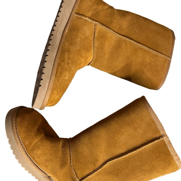 UGG Boots Classic Short II Like New - Picture 3 of 8